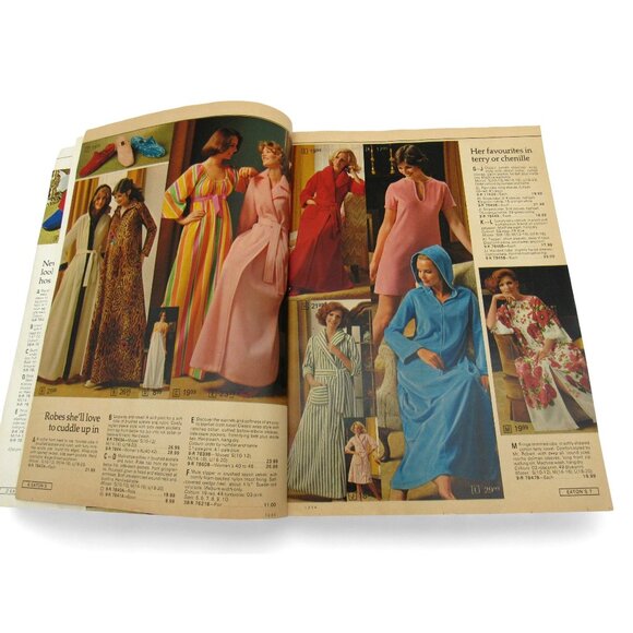 EATON'S Christmas TORONTO 1975 Fashion Catalogue 435 Pages Vintage - Picture 5 of 10